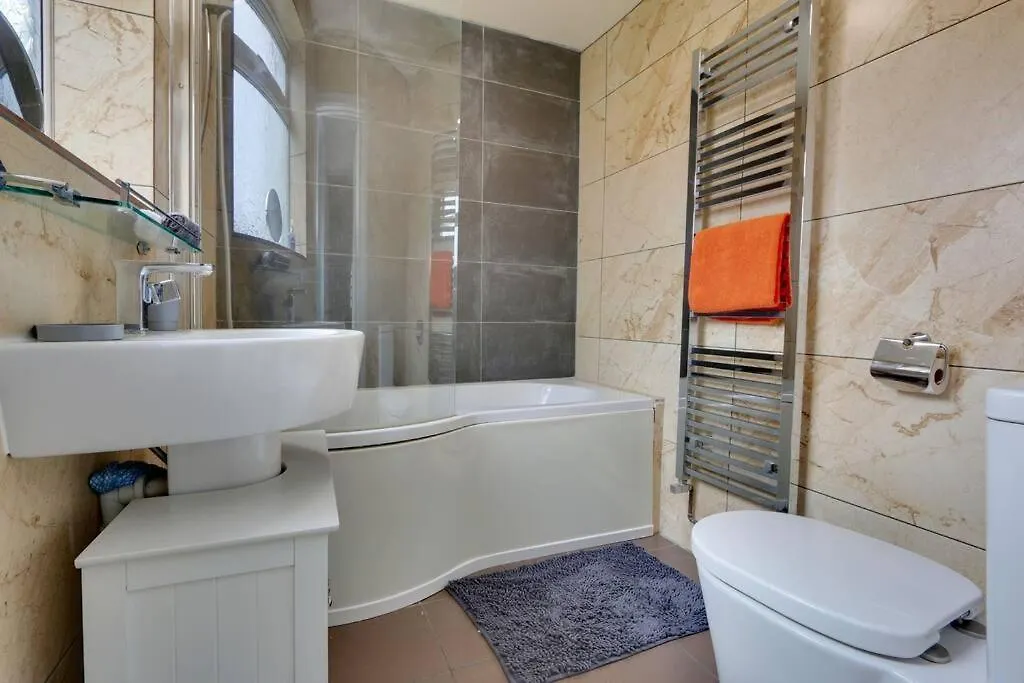 Holiday home Cosy Home In Newland Avenue Area Kingston upon Hull