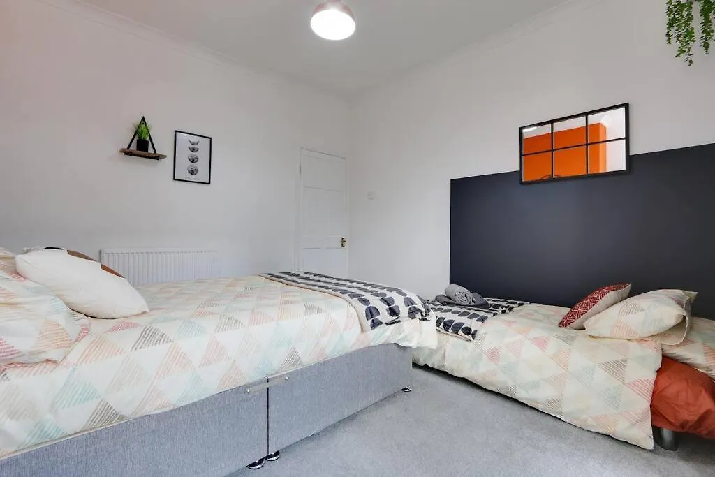 Cosy Home In Newland Avenue Area Kingston upon Hull 0*,