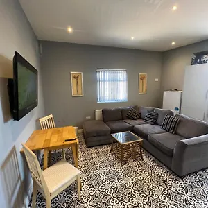  Apartment West 3 Bedroom Large & Modern United Kingdom