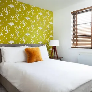 Boutique 2bdrm On Marina- 203 Kingston upon Hull